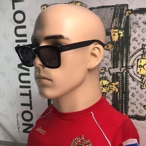 Authentic Gucci Smoke Square Men's Sunglasses GG0001SN 001